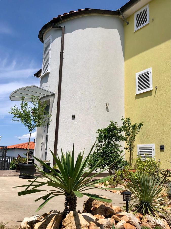 Apartamento Goldfinch Estate Banjole Exterior foto