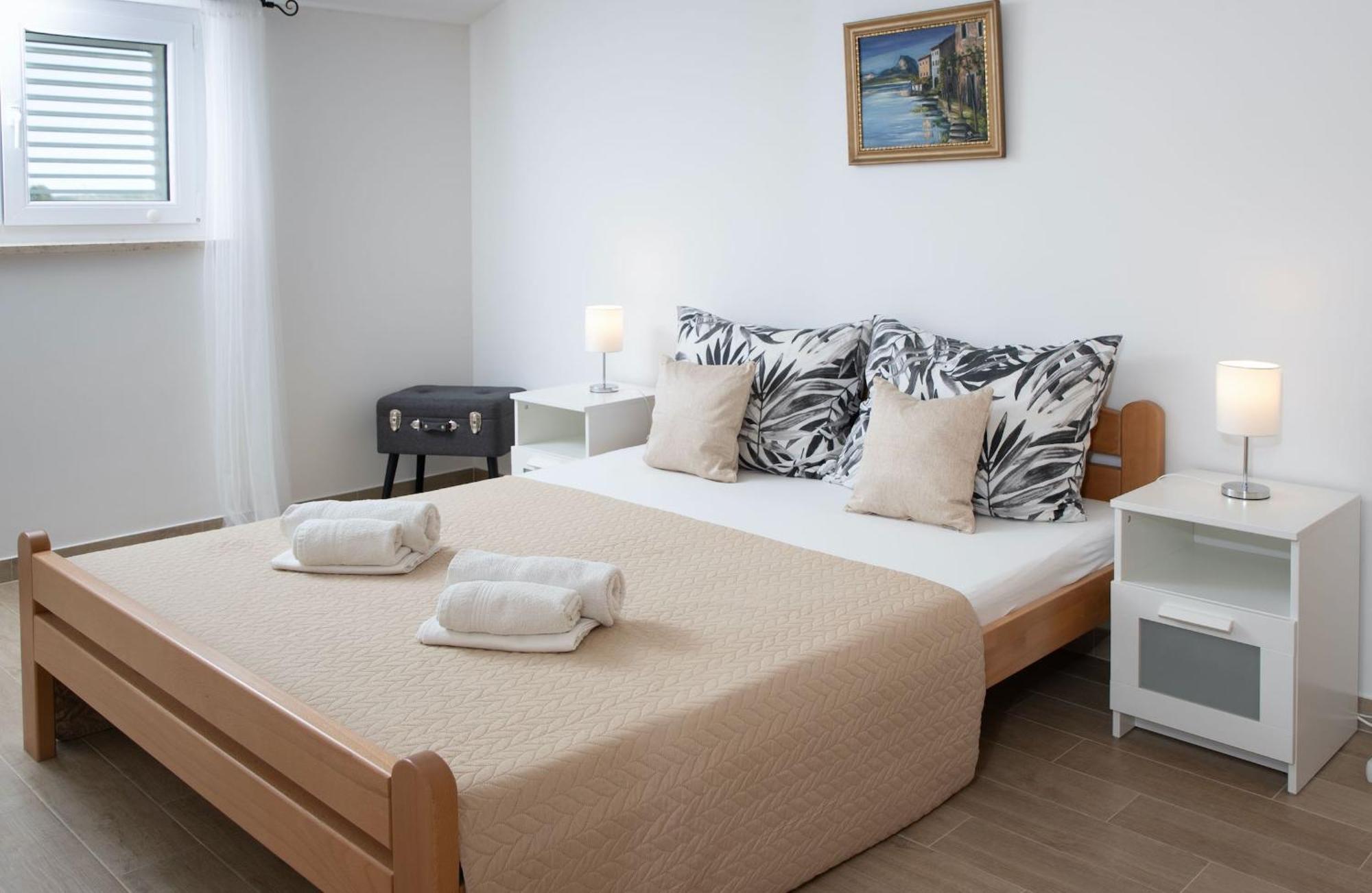 Apartamento Goldfinch Estate Banjole Habitación foto