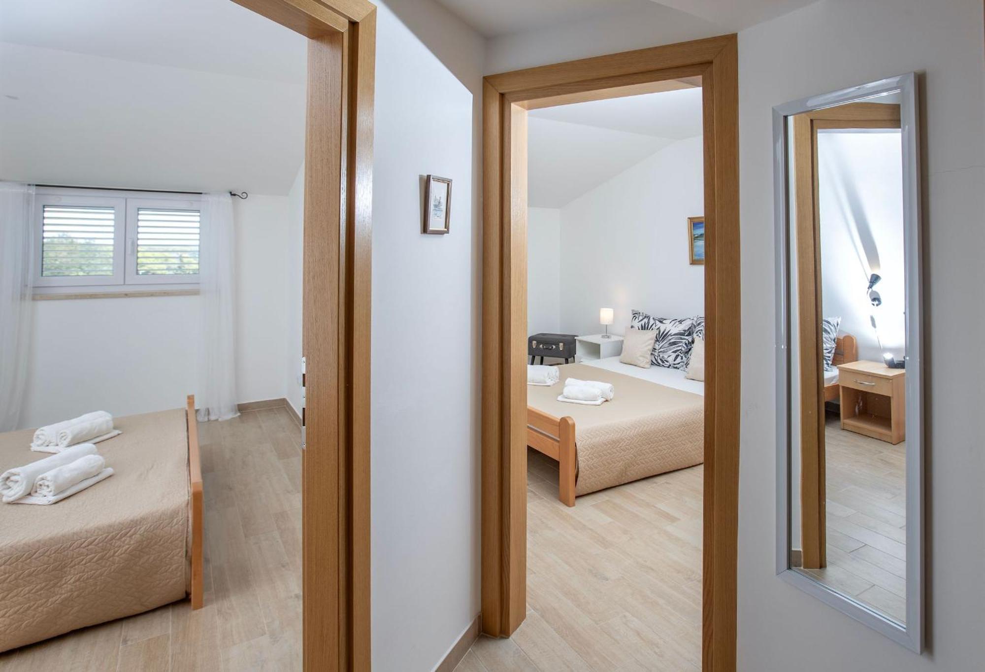 Apartamento Goldfinch Estate Banjole Habitación foto
